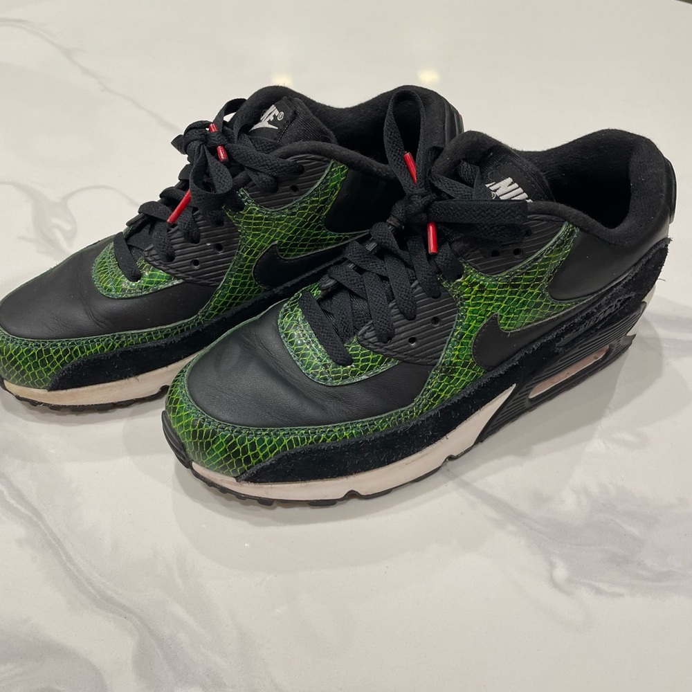 Nike Air Max 90
Green Python leather and suede size 6 - Picture 2 of 7
